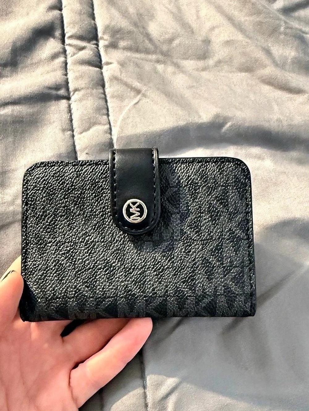 Michael Kors Jet Set Medium Printed Signature Logo Wallet Black & Gray Logo